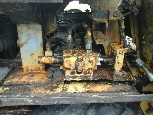 ขายด่วน รถตัก komatsu เอวอ่อน เครือง ดี ปั้มดี สีไม่ค่อยสวย ขาย 120000