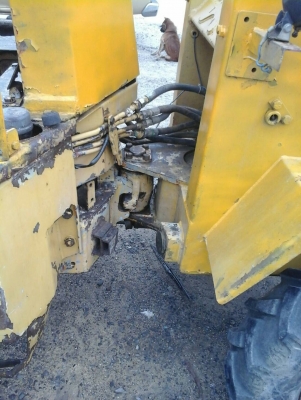 ขายด่วน รถตัก komatsu เอวอ่อน เครือง ดี ปั้มดี สีไม่ค่อยสวย ขาย 120000