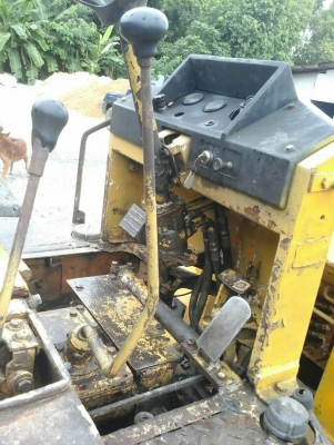 ขายด่วน รถตัก komatsu เอวอ่อน เครือง ดี ปั้มดี สีไม่ค่อยสวย ขาย 120000