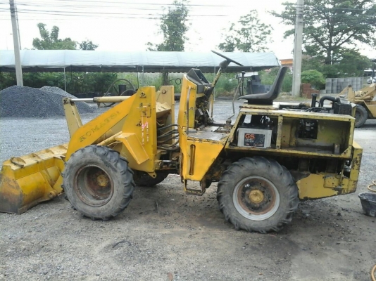 ขายด่วน รถตัก komatsu เอวอ่อน เครือง ดี ปั้มดี สีไม่ค่อยสวย ขาย 120000