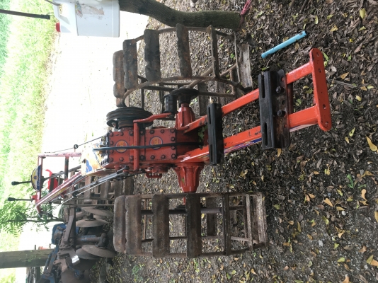 รถไถเดินตามรุ่งเพชร สามเกียร์ พร้อมใช้ค่ะ สนใจ0848017186