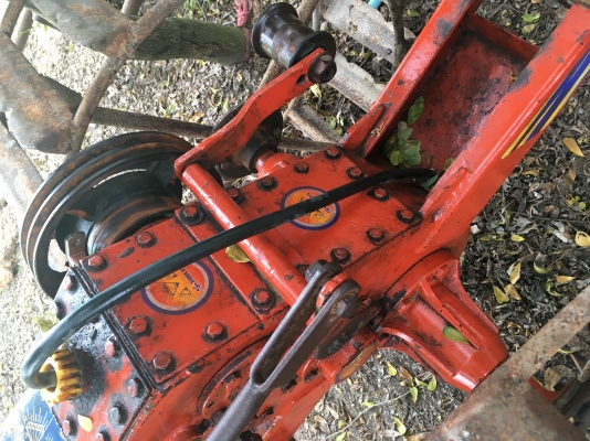 รถไถเดินตามรุ่งเพชร สามเกียร์ พร้อมใช้ค่ะ สนใจ0848017186