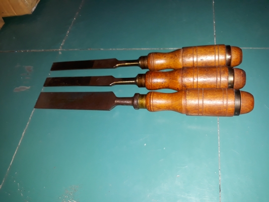 ขายสิ่วฉลามสามดาว ขนาด 1&quot; ด้ามไม้สวยงาม MADE IN SWEDEN.เก่าเก็บ
