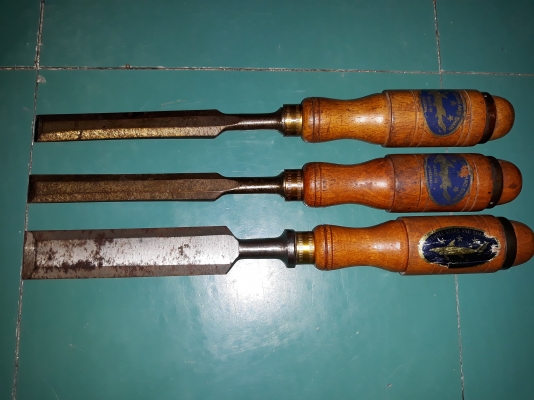 ขายสิ่วฉลามสามดาว ขนาด 1&quot; ด้ามไม้สวยงาม MADE IN SWEDEN.เก่าเก็บ