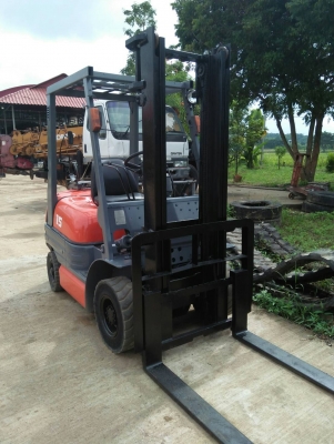 ขายรถยก///TOYOTA   6FG 1.5 ตัน  ล้อยางตัน/เกียร์ออโต้ / งายาว1เมตร /เสา2ท่อน /ยกสูงได้    3.30  เมตร /เชื้องเพลิง เบนซิน  ขายราคา 125,000 บาท