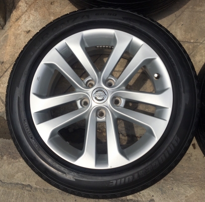 ล้อแม็ก Nissan Juke ขอบ17 พร้อมยาง Bridgestone 215-55-17 ปลายปี 13