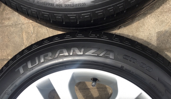 ล้อแม็ก Nissan Juke ขอบ17 พร้อมยาง Bridgestone 215-55-17 ปลายปี 13