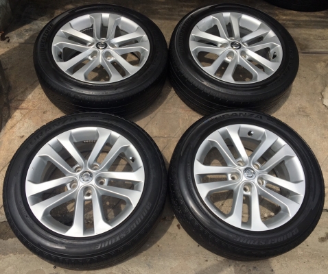 ล้อแม็ก Nissan Juke ขอบ17 พร้อมยาง Bridgestone 215-55-17 ปลายปี 13