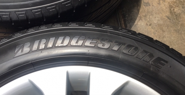 ล้อแม็ก Nissan Juke ขอบ17 พร้อมยาง Bridgestone 215-55-17 ปลายปี 13