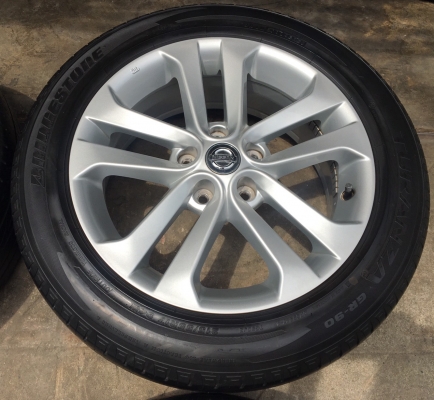 ล้อแม็ก Nissan Juke ขอบ17 พร้อมยาง Bridgestone 215-55-17 ปลายปี 13