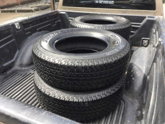 ยาง Bridgestone 245 70 16 กลางปี17 ดอกเต็ม ใช้ยาว ราคาไม่แพง