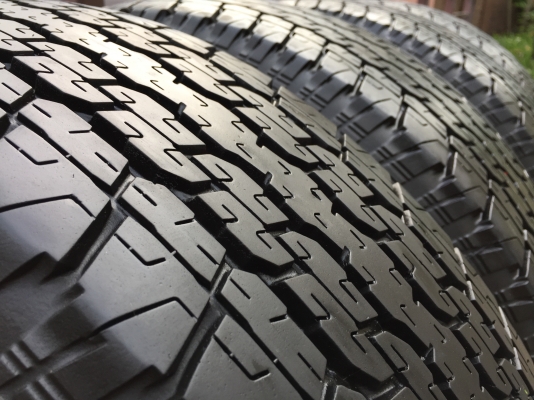 ยาง Bridgestone 245 70 16 กลางปี17 ดอกเต็ม ใช้ยาว ราคาไม่แพง