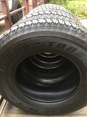 ยาง Bridgestone 245 70 16 กลางปี17 ดอกเต็ม ใช้ยาว ราคาไม่แพง