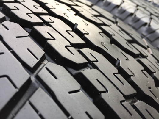 ยาง Bridgestone 245 70 16 กลางปี17 ดอกเต็ม ใช้ยาว ราคาไม่แพง