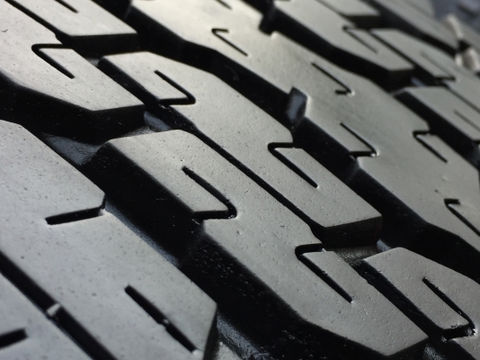 ยาง Bridgestone 245 70 16 กลางปี17 ดอกเต็ม ใช้ยาว ราคาไม่แพง