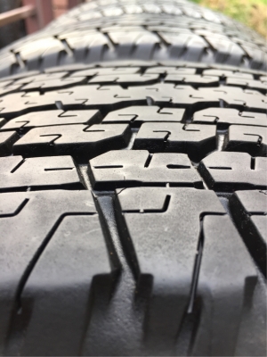 ยาง Bridgestone 245 70 16 กลางปี17 ดอกเต็ม ใช้ยาว ราคาไม่แพง