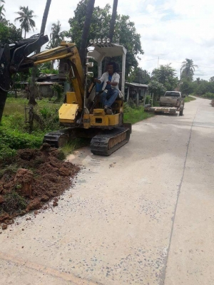 ขายขุดเล็ก35ต้องการใช้รถใหญ่กว่าเดิม ขายขุดเล็ก35ต้องการใช้รถใหญ่กว่าเดิม