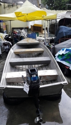 เรือปิเนียม 12 ฟุต พร้อมเครื่องเมอคิวรี่ 15 แรง เก่าญี่ปุ่น เรือมีรอยเชื่อมนิดหน่อยนะคะตามรูปเลย (เชื่อมมาจากญี่ปุ่น )