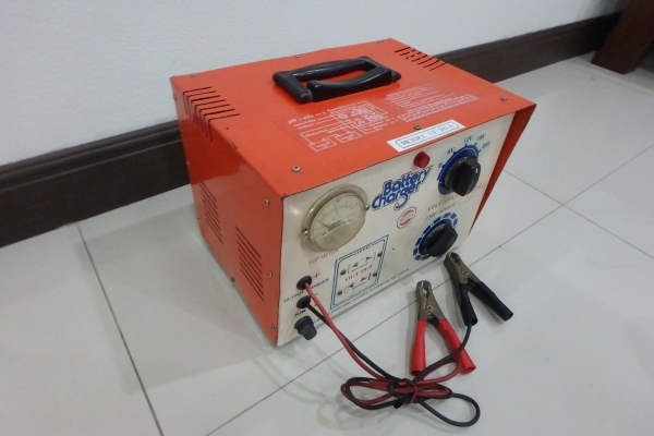 เครื่องชาร์ทแบตเตอรี่ 20A SUNTA รุ่น EF-20A สภาพดี พร้อมใช้งาน เครื่องชาร์ทแบตเตอรี่ 20A SUNTA รุ่น EF-20A สภาพดี พร้อมใช้งาน