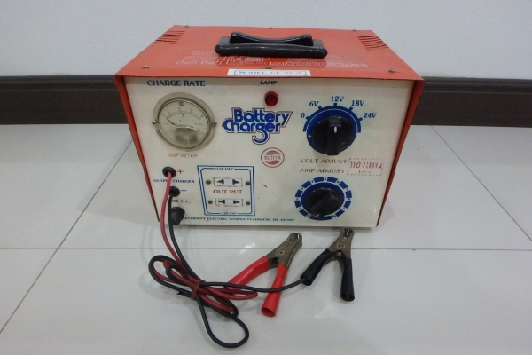 เครื่องชาร์ทแบตเตอรี่ 20A SUNTA รุ่น EF-20A สภาพดี พร้อมใช้งาน