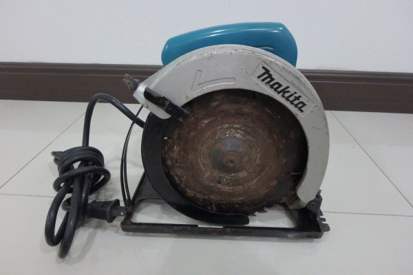 เลื่อย 7 นิ้ว Makita ของแท้ รุ่น 5806B พร้อมใบเลื่อย สภาพดี