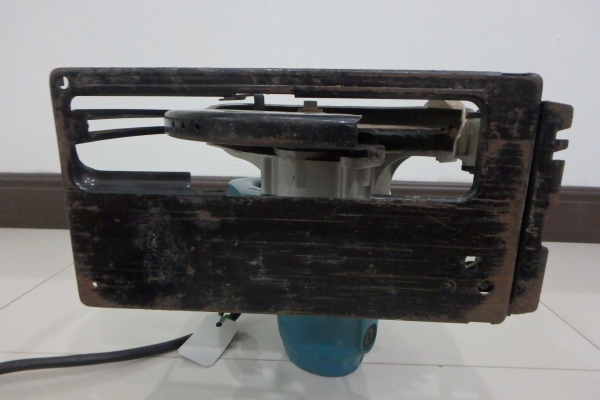 เลื่อย 7 นิ้ว Makita ของแท้ รุ่น 5806B พร้อมใบเลื่อย สภาพดี