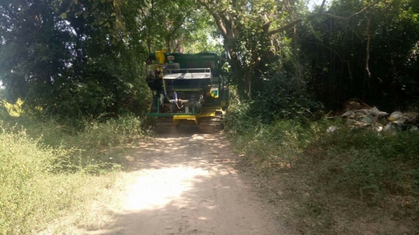 ขายรถเกี่ยวข้าว ปานเจริญรุ่นแรก เครื่องND92โบว์230แรงช่วงล่าง10 อุ้ม2.2สภาพทำงานปกติช่วงล่าง10