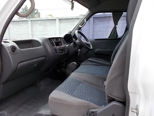 ืnissan urvan หลังคาสูง เครื่องดีเชล3.0zdi ปี2006 เบาะ3แถว รถมือแรก ตัวถังบาง