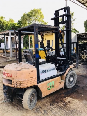 ขาย 180,000 บาท โฟลค์ลิฟต์KOMATSU 2 ตัน เสาสูง 3เมตร เครื่องดีเชล พร้อมใช้  รถอยู่ จ.ปทุมธานี โทร&amp;ไอดีไลน์ 0610710295