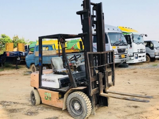 ขาย 180,000 บาท โฟลค์ลิฟต์KOMATSU 2 ตัน เสาสูง 3เมตร เครื่องดีเชล พร้อมใช้  รถอยู่ จ.ปทุมธานี โทร&amp;ไอดีไลน์ 0610710295
