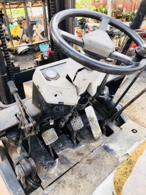 ขาย 180,000 บาท โฟลค์ลิฟต์KOMATSU 2 ตัน เสาสูง 3เมตร เครื่องดีเชล พร้อมใช้  รถอยู่ จ.ปทุมธานี โทร&amp;ไอดีไลน์ 0610710295