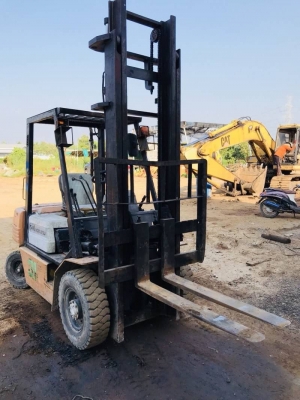 ขาย 180,000 บาท โฟลค์ลิฟต์KOMATSU 2 ตัน เสาสูง 3เมตร เครื่องดีเชล พร้อมใช้  รถอยู่ จ.ปทุมธานี โทร&amp;ไอดีไลน์ 0610710295