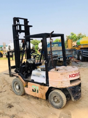 ขาย 180,000 บาท โฟลค์ลิฟต์KOMATSU 2 ตัน เสาสูง 3เมตร เครื่องดีเชล พร้อมใช้  รถอยู่ จ.ปทุมธานี โทร&amp;ไอดีไลน์ 0610710295
