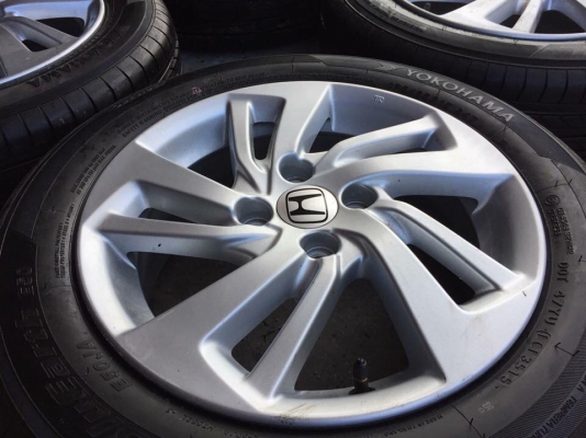 ขายล้อ HONDA JAZZ GK ขอบ15 4รู100 พร้อมยาง YOKOHAMA BluEarth E50 ปี15 ตุ่มยังอยู่ สภาพสวยมาก ชุดละ 8,500 บาท