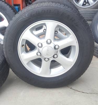 ขายล้อISUZU ขอบ 16 ยาง215/65/16 ปี 16  4 ล้อ