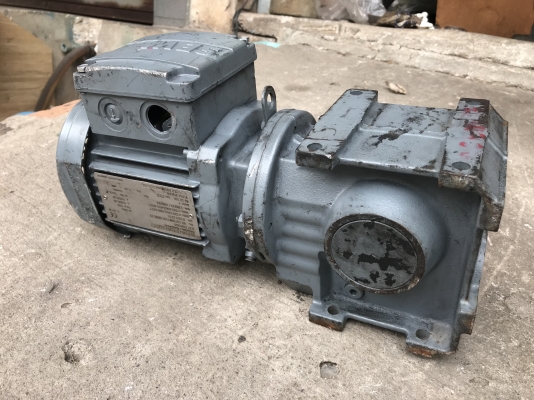 ขายมอเตอร์เกียร์เพลาออกข้าง SEW eurodrive 0.12Kw 380V อัตราทด 1:72.6 เพลาออกประมาณ 19รอบต่อนาที ของใหม่เก่าเก็บ ไม่เคยใช้งาน ขายมอเตอร์เกียร์เพลาออกข้าง SEW eurodrive 0.12Kw 380V อัตราทด 1:72.6 เพลาออกประมาณ 19รอบต่อนาที ของใหม่เก่าเก็บ ไม่เคยใช้งาน