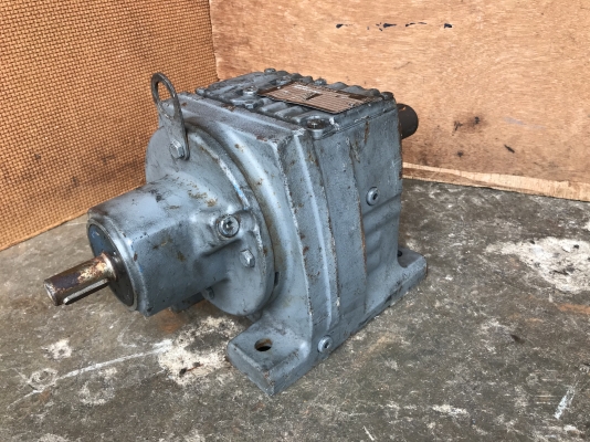 ขายหัวเกียร์ทดรอบ SEW eurodrive อัตราทด 1:16.8 ทดแรงบิดเยอะ ของใหม่เก็บเก็บ หมุนนิ่ม พร้อมใช้งาน