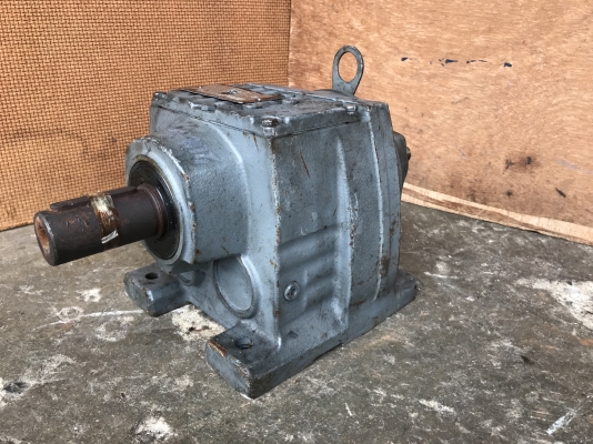 ขายหัวเกียร์ทดรอบ SEW eurodrive อัตราทด 1:16.8 ทดแรงบิดเยอะ ของใหม่เก็บเก็บ หมุนนิ่ม พร้อมใช้งาน