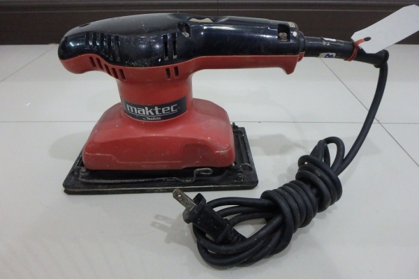 เครื่องขัดกระดาษทรายแบบสั่น Maktec รุ่น MT921 ของแท้ สภาพดี