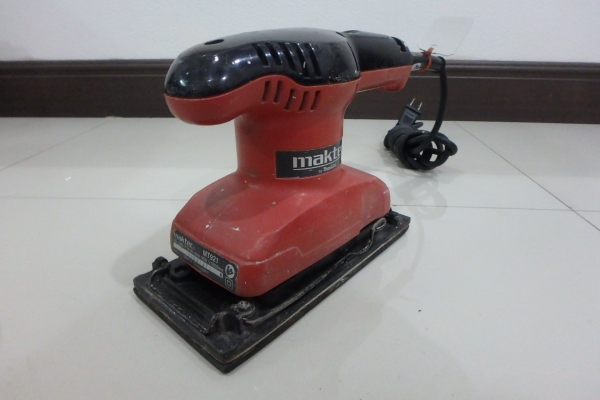 เครื่องขัดกระดาษทรายแบบสั่น Maktec รุ่น MT921 ของแท้ สภาพดี เครื่องขัดกระดาษทรายแบบสั่น Maktec รุ่น MT921 ของแท้ สภาพดี