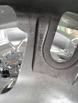 ขอบ20นิ้ว6รู ชุดนี้ ราคา 8900 บาท