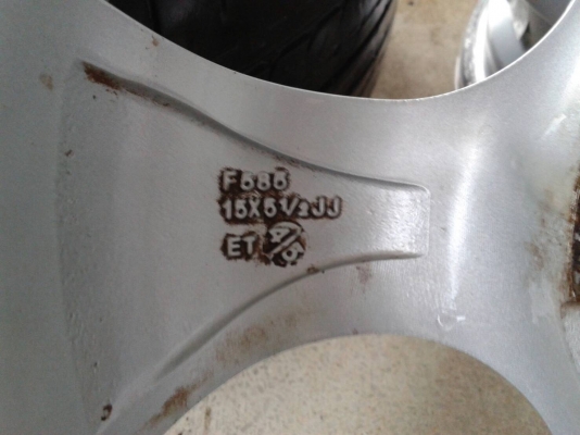 ขอบ15นิ้ว4รู100 ชุดนี้ ราคา 3900 บาท