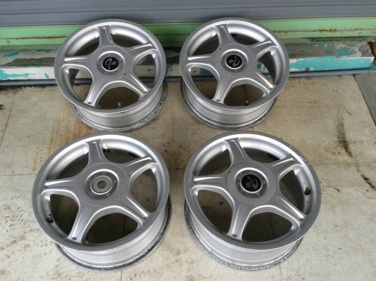 ขอบ15นิ้ว5รู100/114 ชุดนี้ ราคา 4900 บาท