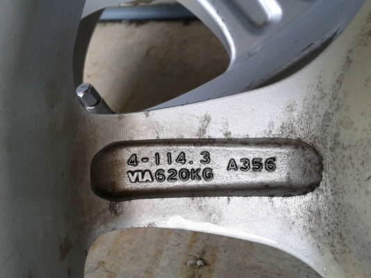 ขอบ15นิ้ว5รู100/114 ชุดนี้ ราคา 4900 บาท