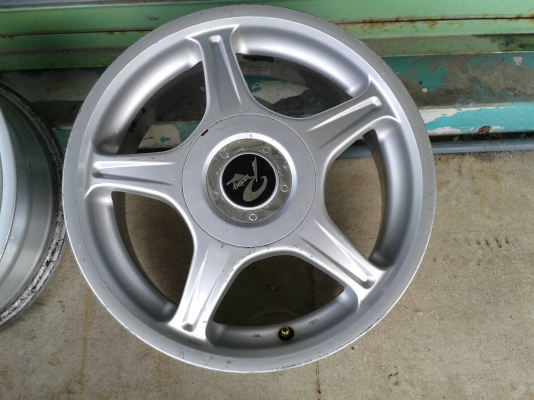 ขอบ15นิ้ว5รู100/114 ชุดนี้ ราคา 4900 บาท