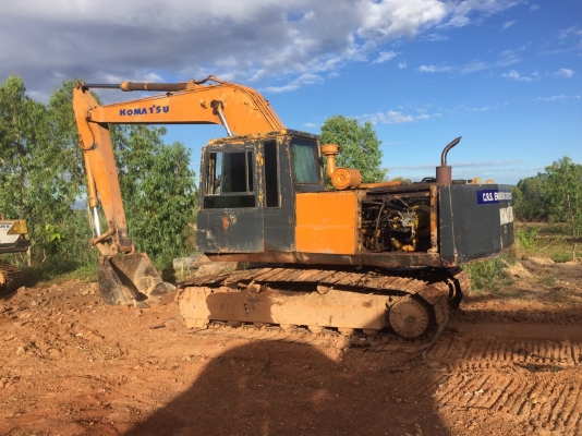 ขายด่วน KOMATSU PC200-3 สภาพพร้อมใช้งาน เครื่อง6HE1 ปั้มK3V โซ่ช่วงล่างพร้อมใช้งาน คอลโทรลสั้น เอกสารสัญญาซื้อขาย สนใจสอบถาม 093-0764943  088-3223272 K ตั้ม