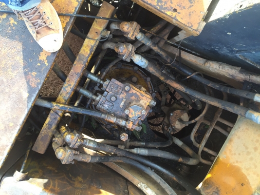 ขายด่วน KOMATSU PC200-3 สภาพพร้อมใช้งาน เครื่อง6HE1 ปั้มK3V โซ่ช่วงล่างพร้อมใช้งาน คอลโทรลสั้น เอกสารสัญญาซื้อขาย สนใจสอบถาม 093-0764943  088-3223272 K ตั้ม