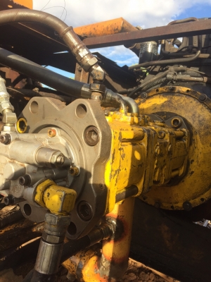 ขายด่วน KOMATSU PC200-3 สภาพพร้อมใช้งาน เครื่อง6HE1 ปั้มK3V โซ่ช่วงล่างพร้อมใช้งาน คอลโทรลสั้น เอกสารสัญญาซื้อขาย สนใจสอบถาม 093-0764943  088-3223272 K ตั้ม