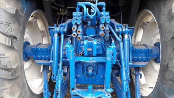 ขาย ford 8340 เพลาคาราโล่ ราคา 560000 บาท 084-5424150