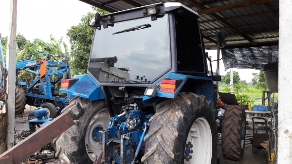 ขาย ford 6640 เพลาคาราโล่ แอร์เย็นฉ่ำ ติดฟิล์ม เก่านอก ยังไม่ใช้ในไทย ราคา 580000 บาท 084-5424150